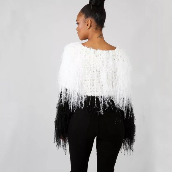 Crop top sweater with fringe - Picture 2 of 2